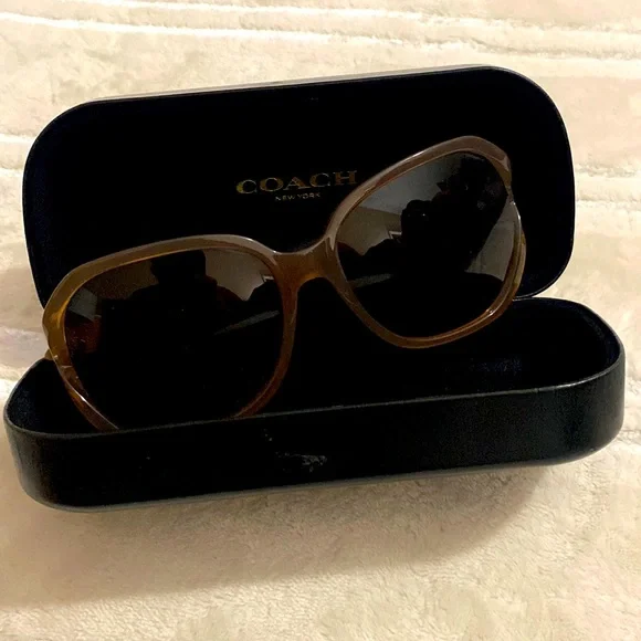 Coach sunglasses great condition Sunglasses Coach HC8395U CR614 | Free Shipping | Glasses.com® main image 3